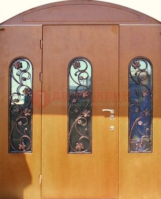 Парадная дверь со стеклянными вставками и ковкой ДПР-28 в общественное здание в Краснодаре