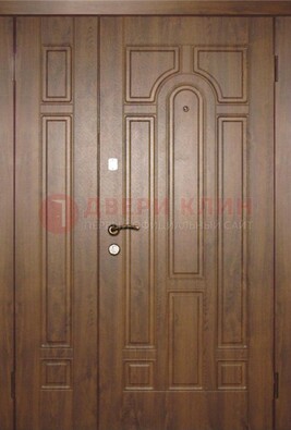 Двухстворчатая коричневая парадная дверь ДПР-48 в Краснодаре